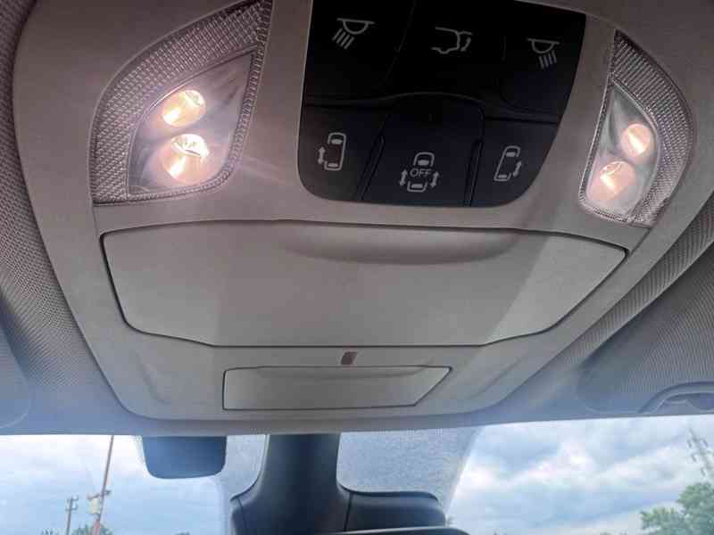 Chrysler Pacifica 3,6 L RU Čočka Adapt 2022 - foto 18