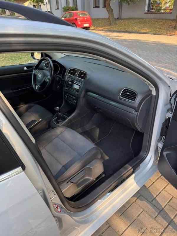 Volkswagen Golf 1,2   TSi 77kW 2012 Style - foto 13