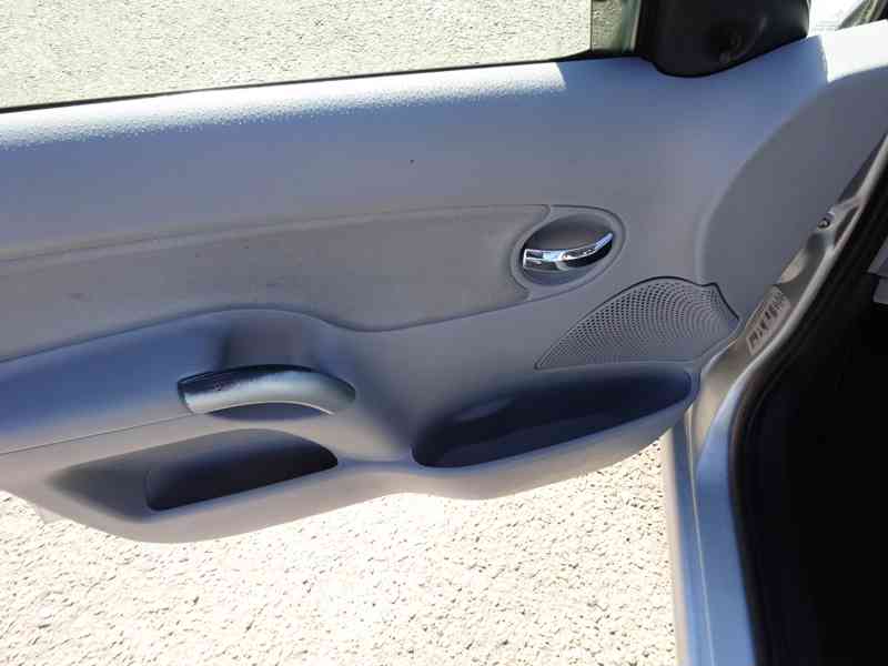 Citroen C3 1.1i r.v.2005 Koupeno v ČR - foto 6
