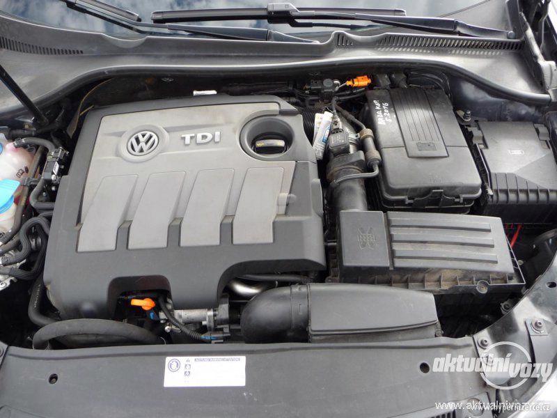 Volkswagen Golf 1.6, nafta, r.v. 2010, navigace - foto 2
