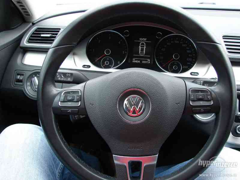 VW Passat 2.0 TDI(r.v.2012,1.majitel,serviska) - foto 9
