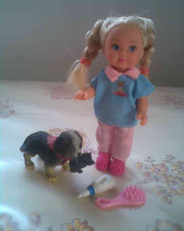 Barbie s chodícím koněm a stájí - foto 9