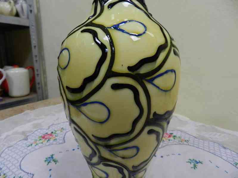 Krásná stará  krémová Váza Majolika Eichwald Dubí - foto 4