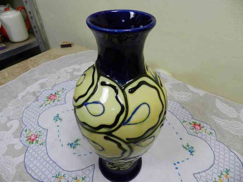 Krásná stará  krémová Váza Majolika Eichwald Dubí - foto 5