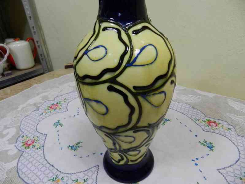 Krásná stará  krémová Váza Majolika Eichwald Dubí - foto 3