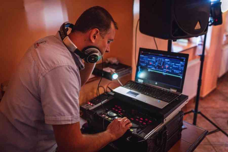 DJ na svatbu,oslavu a jiné akce - celá ČR - foto 5
