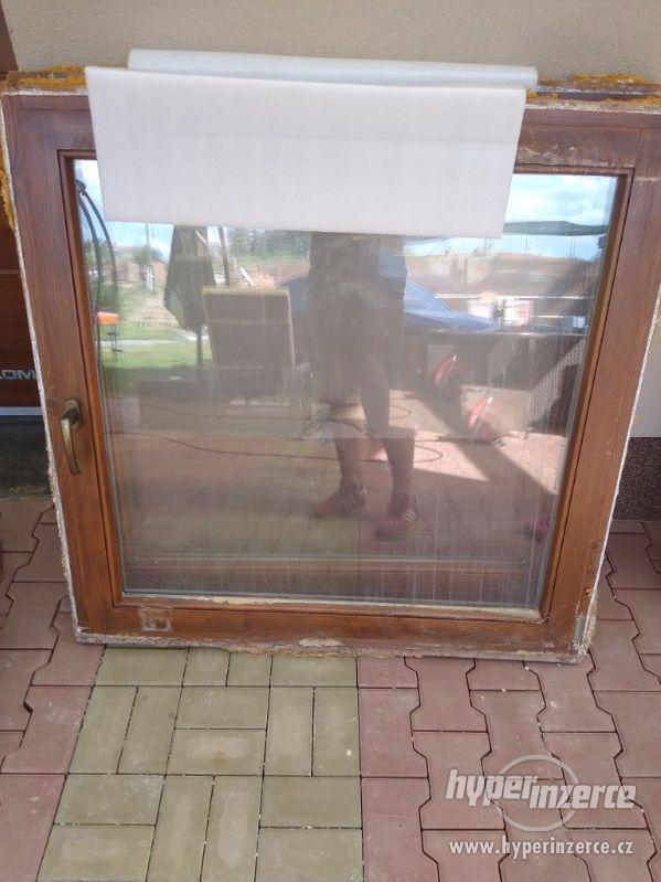 Dřevěná okna dvoukomorová rozměr rámu 117x110, 3ks - foto 3