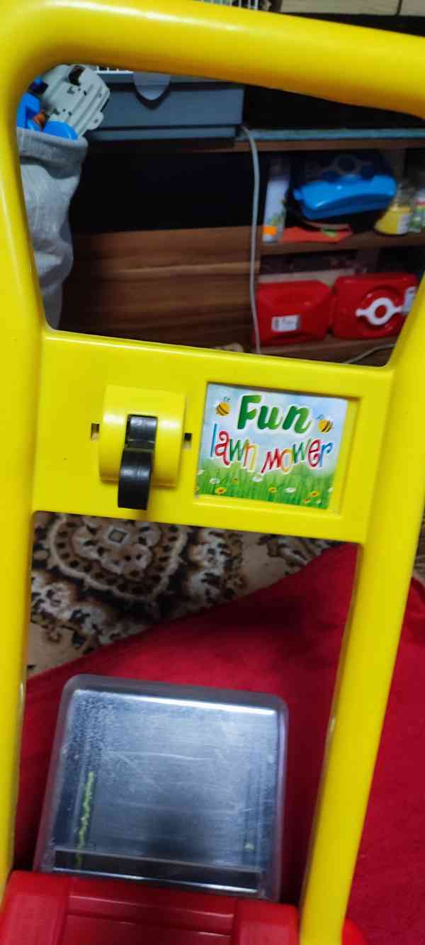 Dětská sekačka na trávu s košem  - foto 3