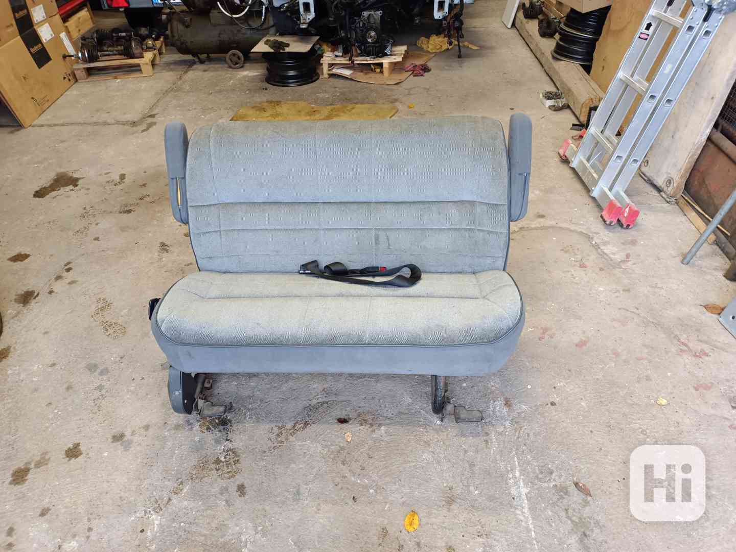 Dvousedačka do auta - foto 1