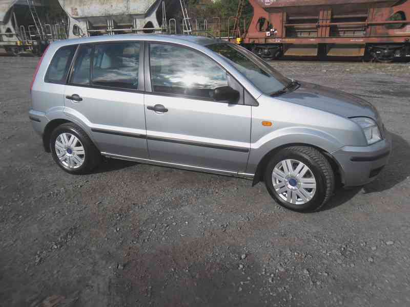 Ford Fusion 1,6 TDci - foto 2