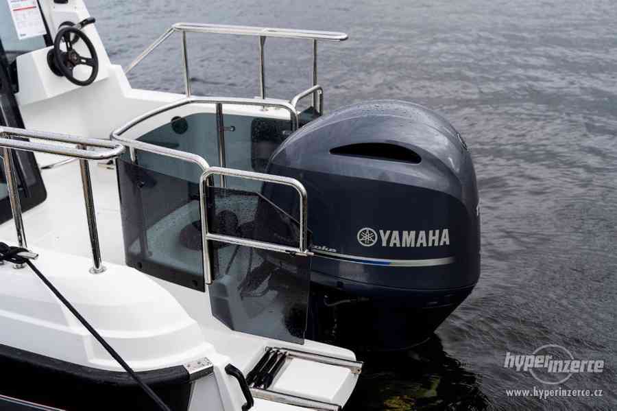 Motorový člun Yamarin Cross 60 Cabin - foto 3