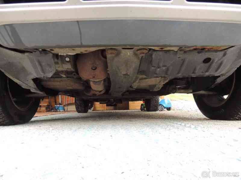 Nissan X-Trail 2,5   T30 121kw rok 2004 - foto 6
