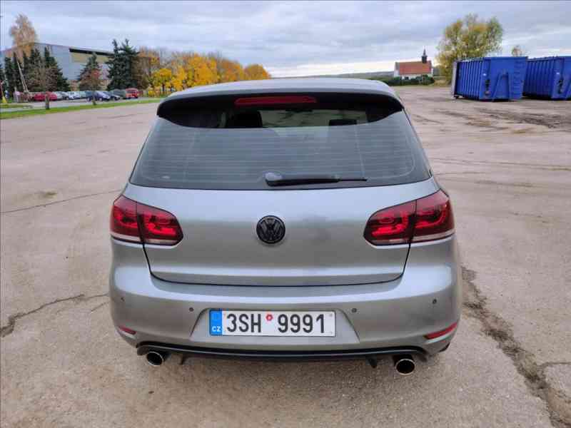 Volkswagen Golf 2,0 - foto 8