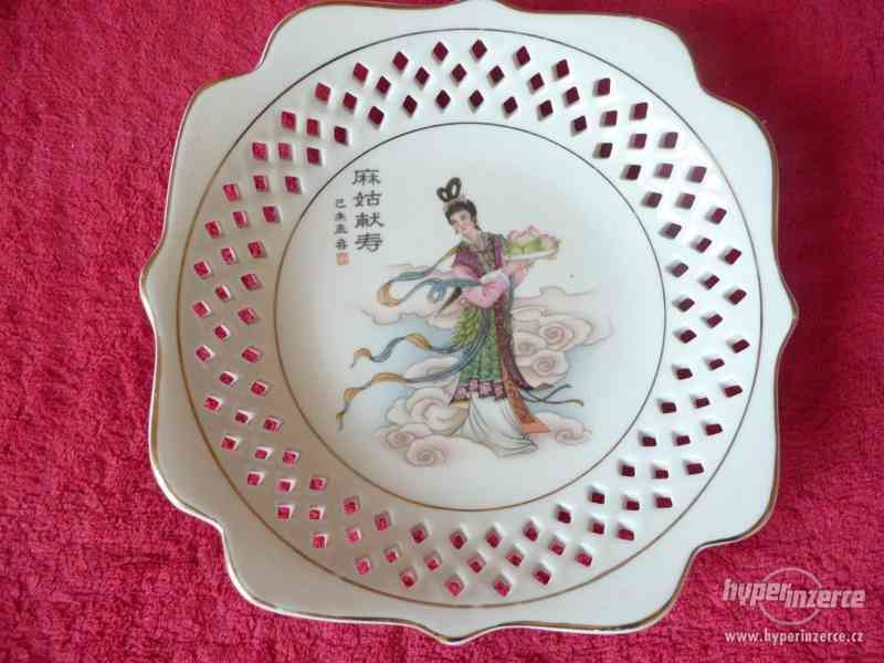 Starožitný talíř Furnishing porcelain wares made in china