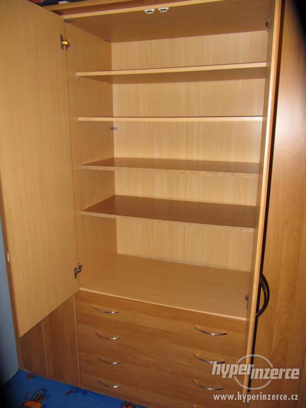 Prodám velkou šatní skříň - foto 2