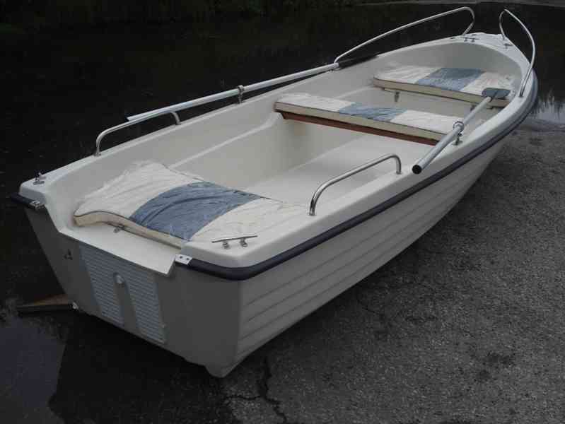 Motorový člun A 400 - foto 2