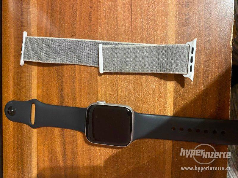 Apple Watch 4, 44mm Silver - foto 2