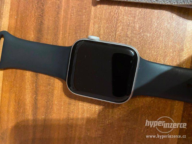 Apple Watch 4, 44mm Silver - foto 3