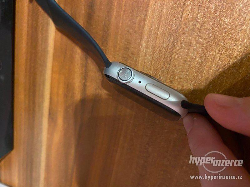Apple Watch 4, 44mm Silver - foto 4
