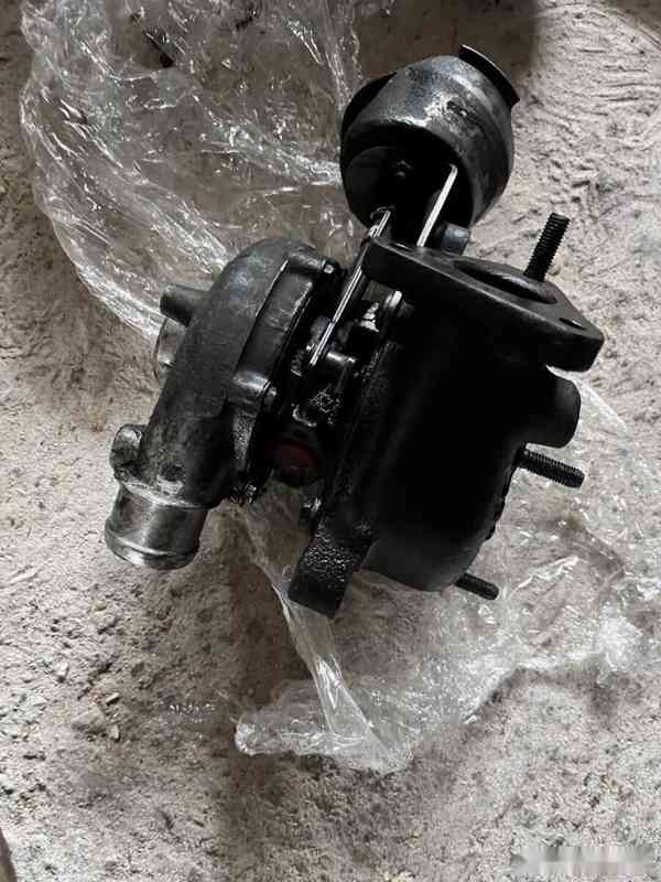 Turbo gt1749v z podelneho motoru - foto 3