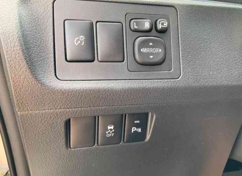 Toyota Verso 1.8i Life benzín 108kw - foto 14