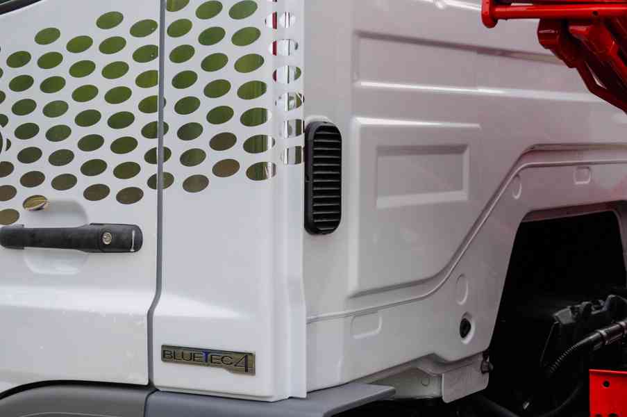 MERCEDES ATEGO 1218 TŘÍSTRANNÝ SKLÁPĚČ + HYDRAULICKÁ RUKA - foto 30
