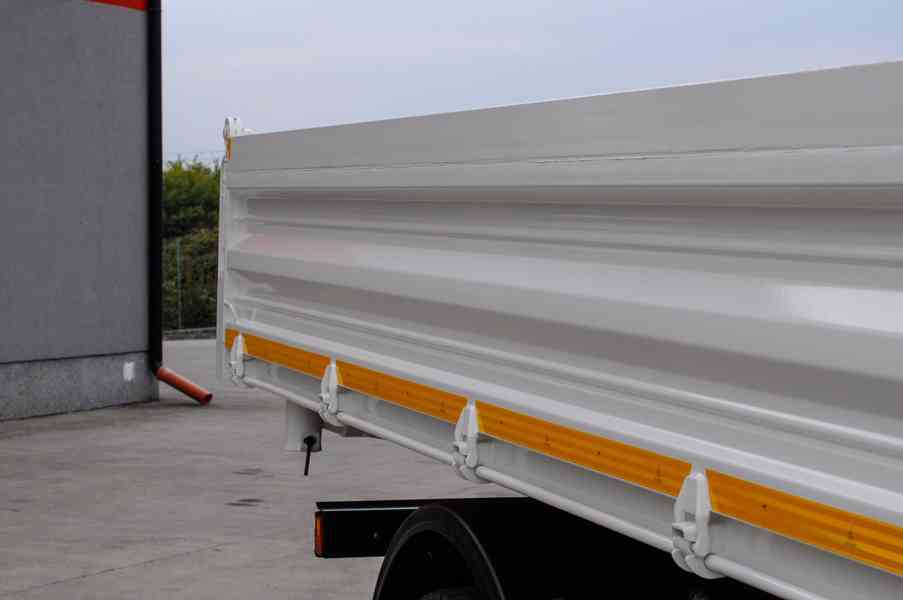 MERCEDES ATEGO 1218 TŘÍSTRANNÝ SKLÁPĚČ + HYDRAULICKÁ RUKA - foto 15