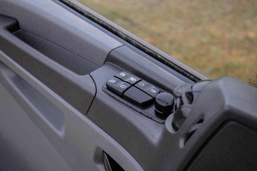 MERCEDES ATEGO 1218 TŘÍSTRANNÝ SKLÁPĚČ + HYDRAULICKÁ RUKA - foto 47