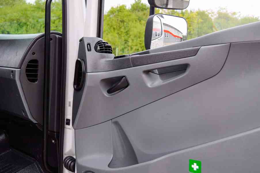 MERCEDES ATEGO 1218 TŘÍSTRANNÝ SKLÁPĚČ + HYDRAULICKÁ RUKA - foto 40