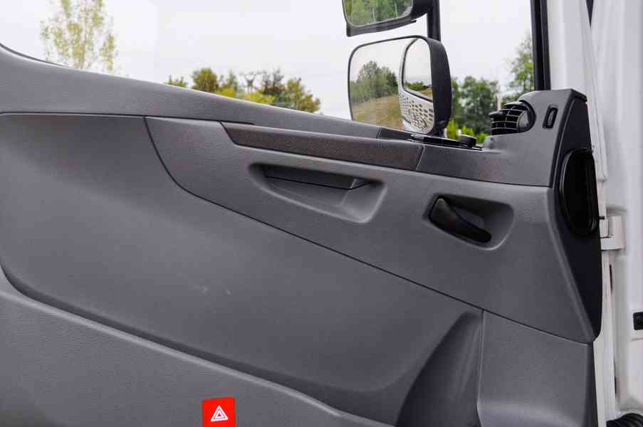 MERCEDES ATEGO 1218 TŘÍSTRANNÝ SKLÁPĚČ + HYDRAULICKÁ RUKA - foto 46