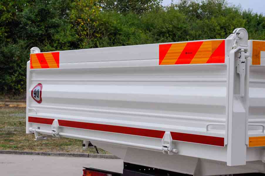 MERCEDES ATEGO 1218 TŘÍSTRANNÝ SKLÁPĚČ + HYDRAULICKÁ RUKA - foto 18