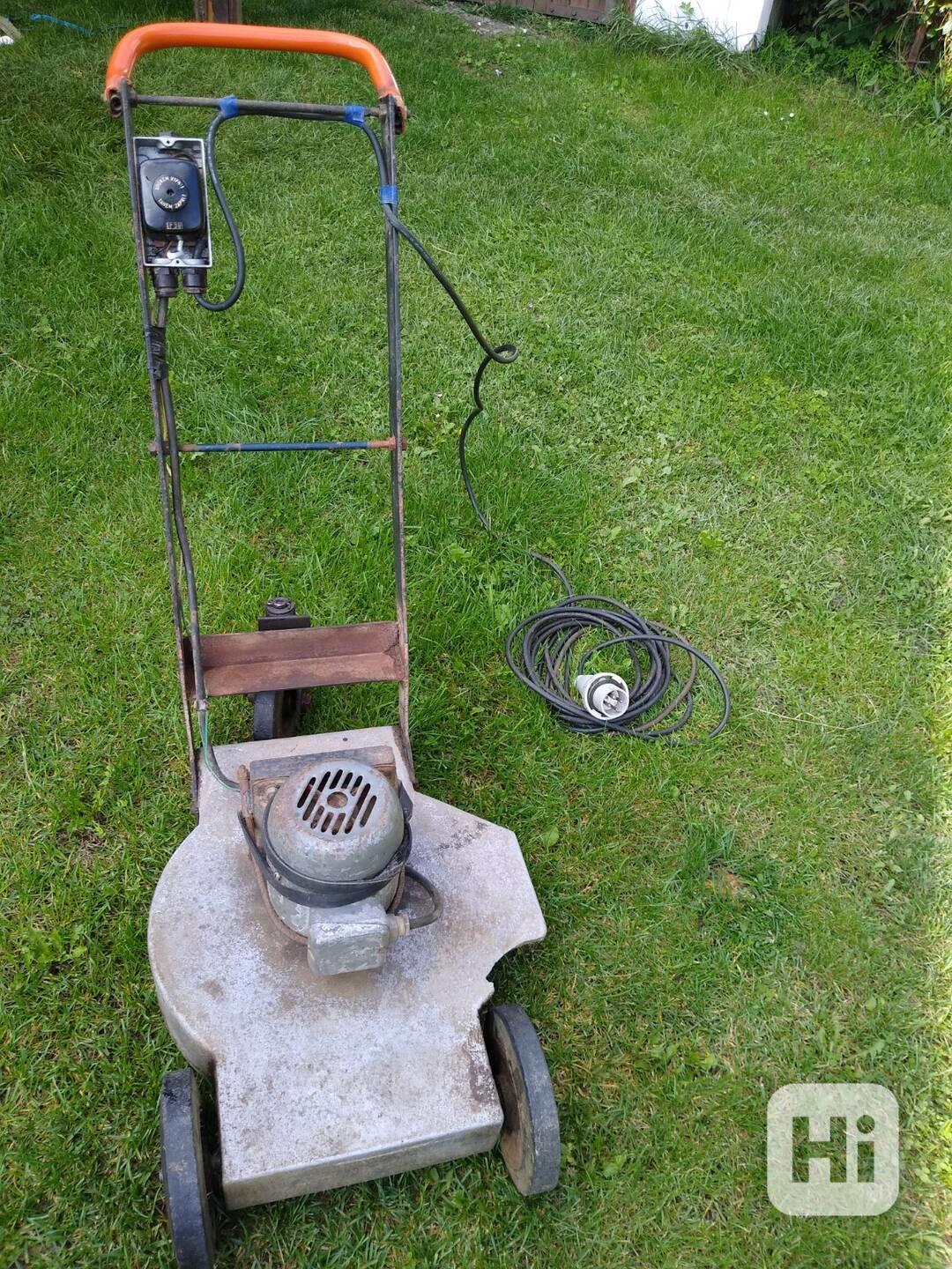 Elektrická sekačka na trávu + náhradní ocelový nůž - foto 1