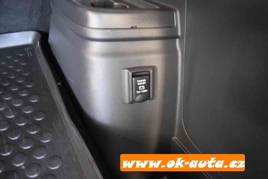 Mitsubishi Outlander 2.4 PHEV HYBRID MAX.VÝBAVA 4x4-DPH - foto 13