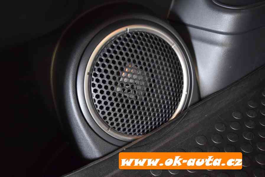 Mitsubishi Outlander 2.4 PHEV HYBRID MAX.VÝBAVA 4x4-DPH - foto 12