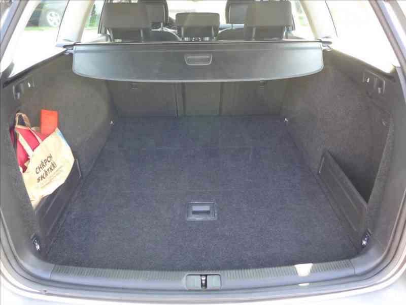 Volkswagen Passat 2,0 TDI DIGI AC NAVI VÝHŘEV - foto 8