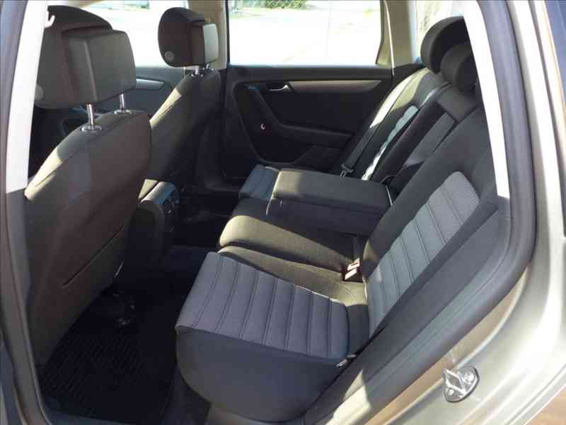 Volkswagen Passat 2,0 TDI DIGI AC NAVI VÝHŘEV - foto 6