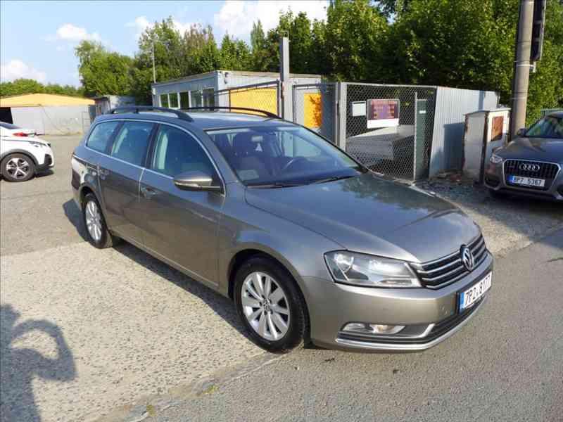 Volkswagen Passat 2,0 TDI DIGI AC NAVI VÝHŘEV - foto 2