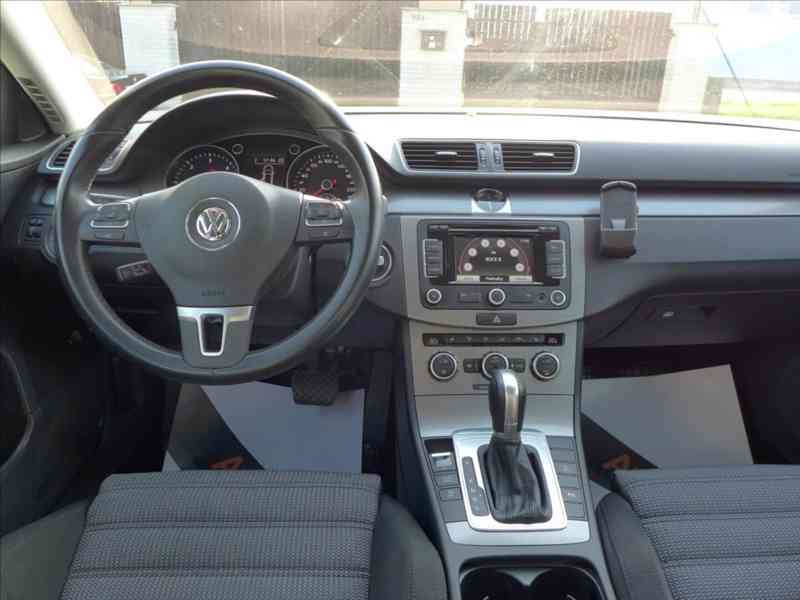 Volkswagen Passat 2,0 TDI DIGI AC NAVI VÝHŘEV - foto 7