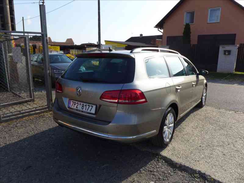 Volkswagen Passat 2,0 TDI DIGI AC NAVI VÝHŘEV - foto 3