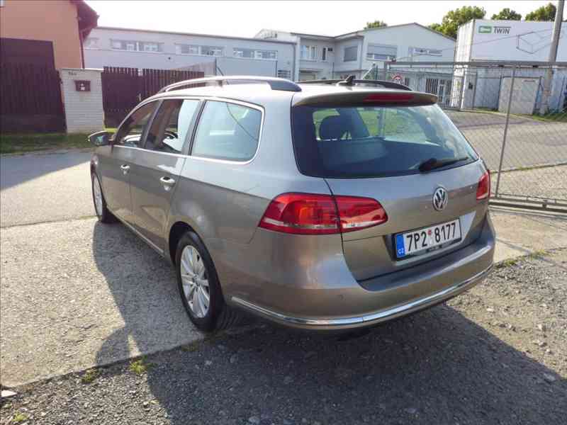 Volkswagen Passat 2,0 TDI DIGI AC NAVI VÝHŘEV - foto 4