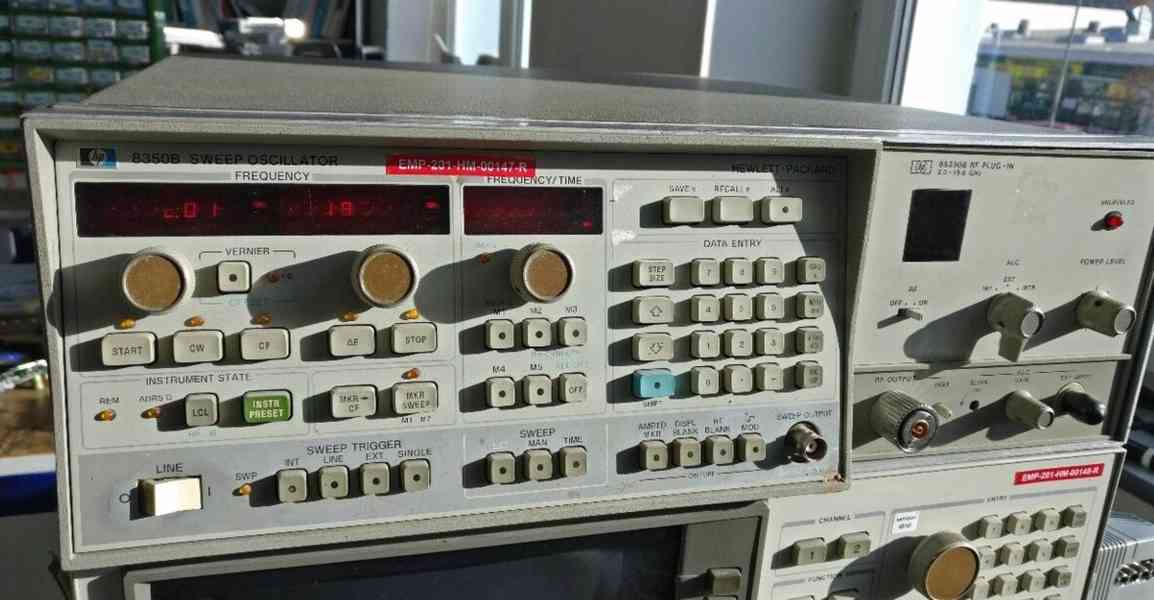 HP8350B oscilátor + HP86290B plug-in 2.0-18.6GHz - foto 1