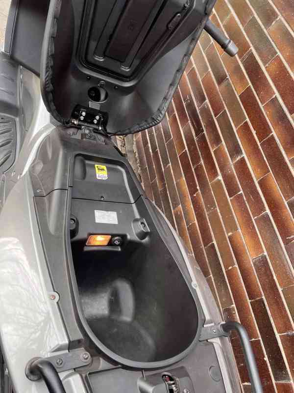 Skútr Gilera GP 800 (2011) Malossi - foto 7