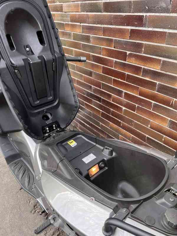 Skútr Gilera GP 800 (2011) Malossi - foto 6