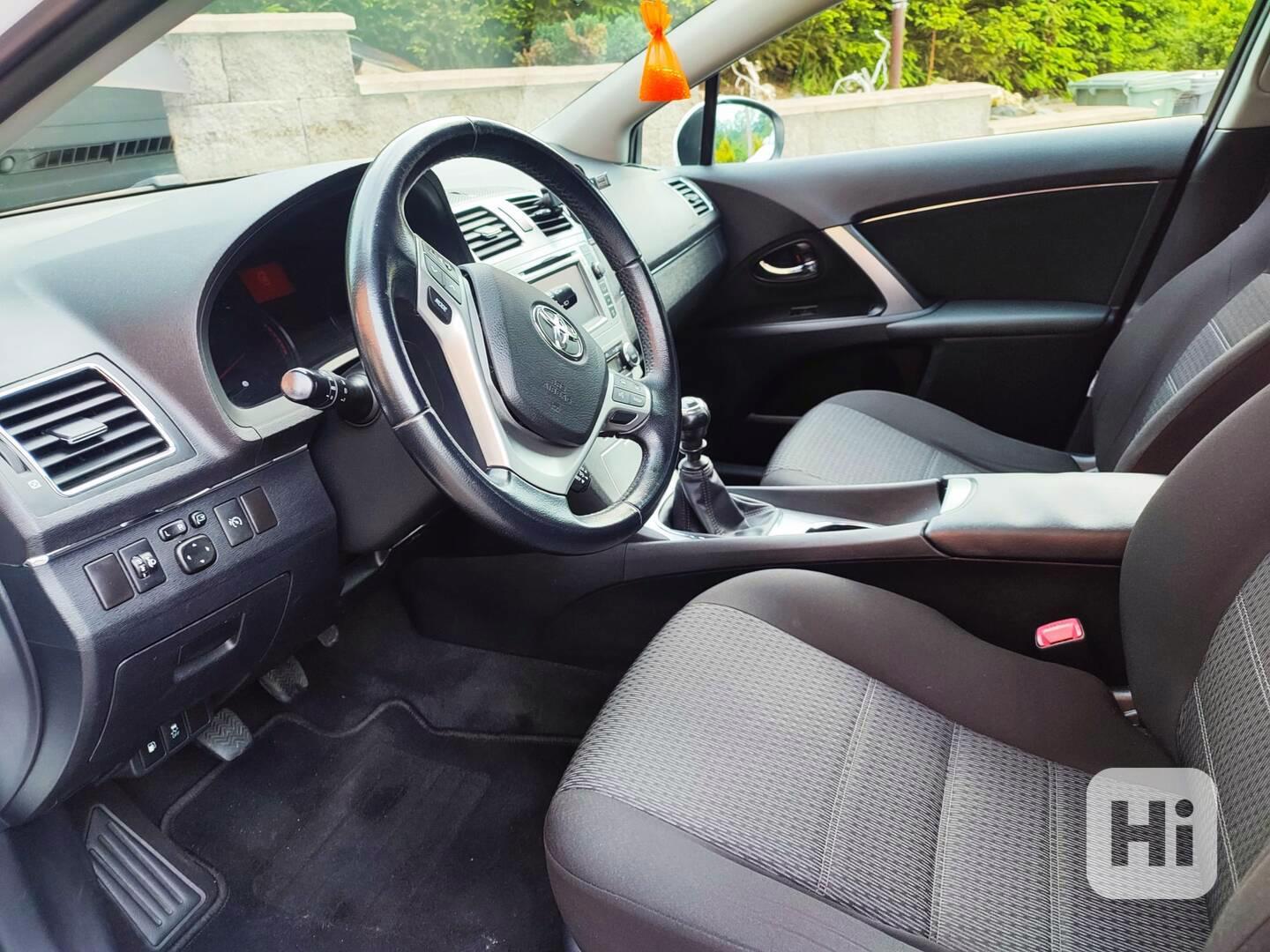 Toyota Avensis kombi 1,8 benzin - foto 1