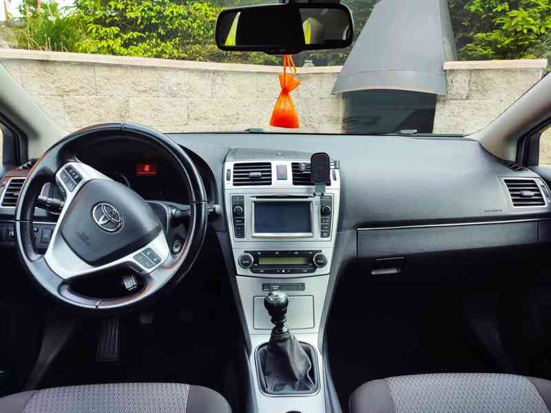 Toyota Avensis kombi 1,8 benzin - foto 7