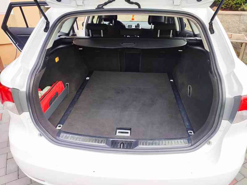 Toyota Avensis kombi 1,8 benzin - foto 8