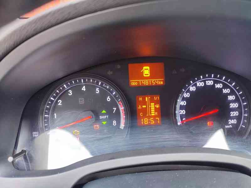 Toyota Avensis kombi 1,8 benzin - foto 6