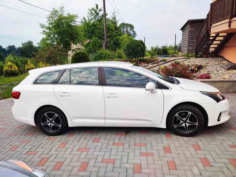 Toyota Avensis kombi 1,8 benzin - foto 3