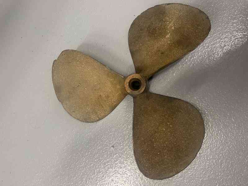 Lodní šroub bronzový VOLVO PENTA 16 x 13 - foto 3
