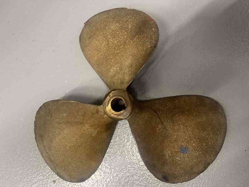 Lodní šroub bronzový VOLVO PENTA 16 x 13 - foto 6